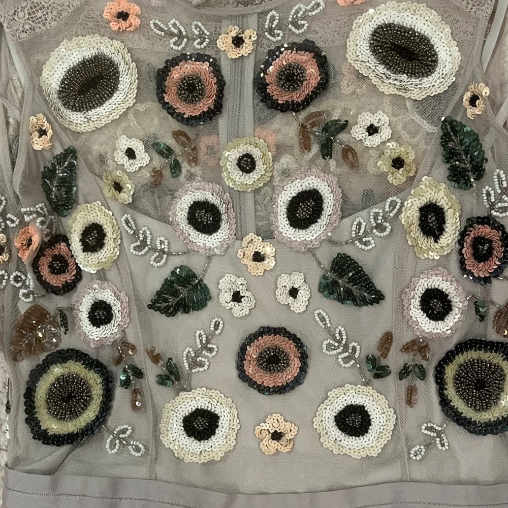 BEAUTIFUL beaded needle and thread gown!! Worn once!! - Picture 4 of 5